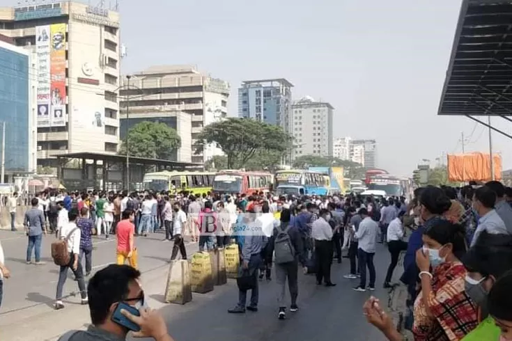 বাসে-অর্ধেক-যাত্রী-রাজধানীতে-ভোগান্তি-বিক্ষোভ