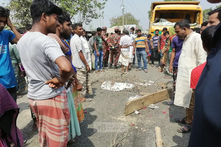 ট্রাকচাপায়-প্রাণ-গেল-বাবা-মেয়ের-হাসপাতালে-মা