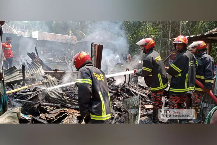 অগ্নিকাণ্ডে-১০টি-পরিবারের-ঘরবাড়ি-পুড়ে-ছাই
