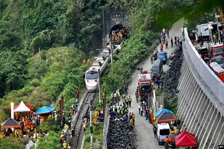 ট্রেন-দুর্ঘটনার-দায়-নিয়ে-তাইওয়ানের-পরিবহনমন্ত্রীর-পদত্যাগ