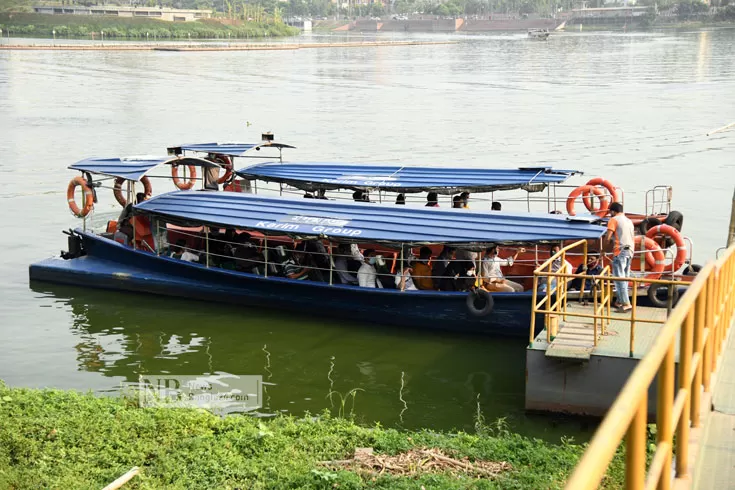 বর্ধিত-ভাড়ায়-হাতিরঝিলে-চলছে-যাত্রীবোঝাই-ওয়াটার-ট্যাক্সি