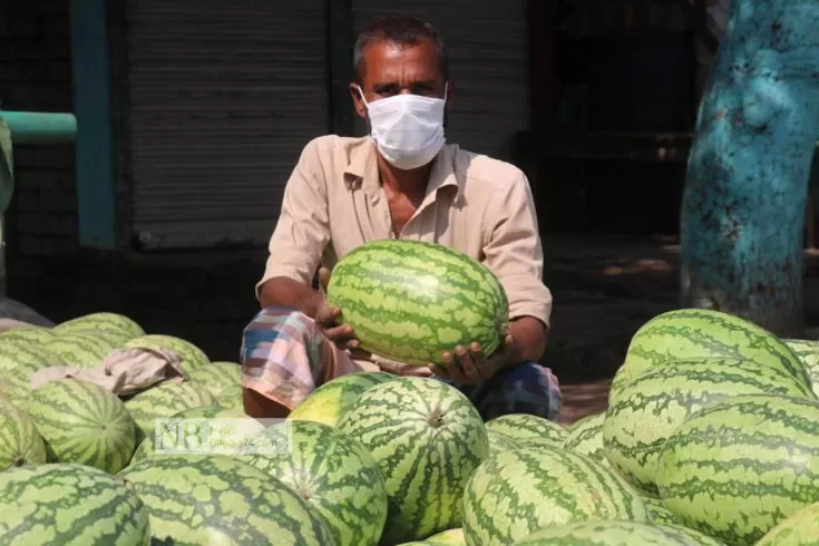 লকডাউনে তরমুজ নিয়ে বিপাকে ব্যবসায়ীরা