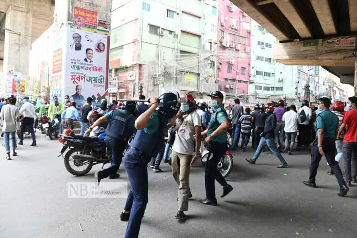 পুলিশি বাধায় পণ্ড বাইকারদের বিক্ষোভ