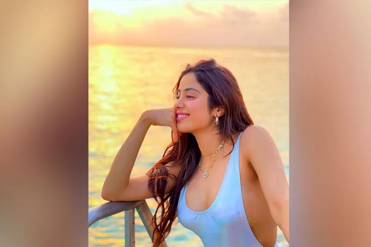 জাহ্নবীকে-এত-কাছ-থেকে-ভক্তরা-দেখেনি-আগে