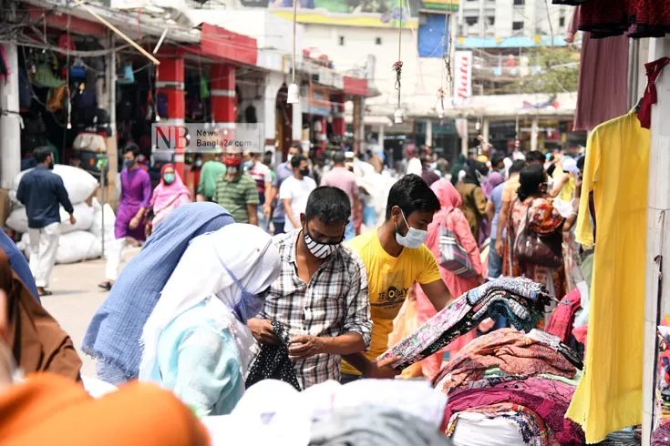 বিপণিবিতানে ভিড়, সংক্রমণ বাড়ার শঙ্কা