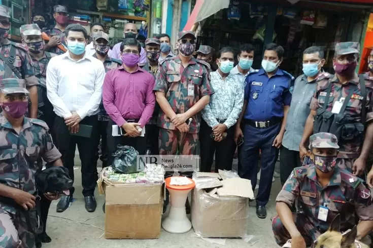 ফেনীতে-বিদেশি-মুদ্রা-ও-মালামালসহ-গ্রেপ্তার-৩