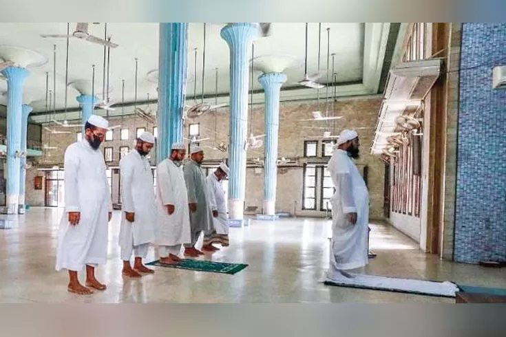 মসজিদে-২০-জনের-বেশি-নয়

