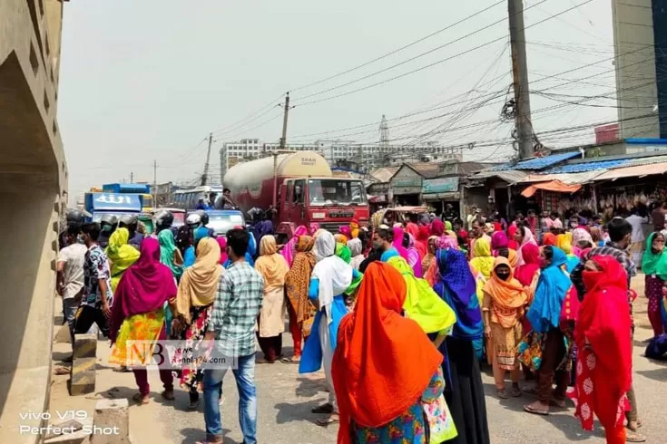 বকেয়া-বেতনের-দাবিতে-গাজীপুরে-শ্রমিকদের-বিক্ষোভ