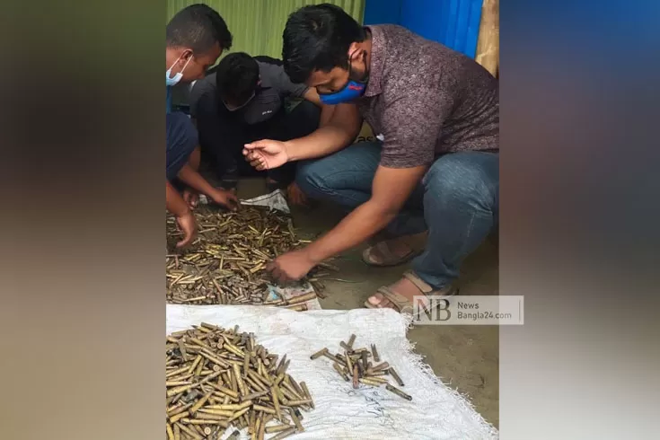 বালু-তোলার-সময়-ফের-মিলল-গুলি