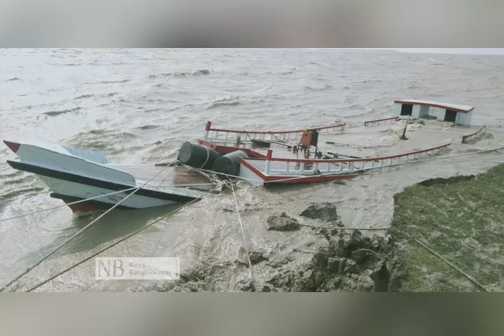 মেঘনায় ঝড়ে ডুবেছে ২ নৌযান