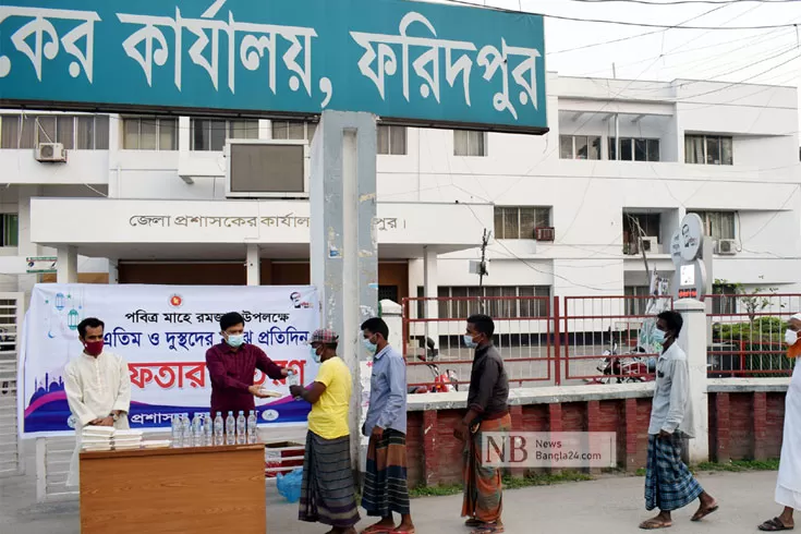 অসহায়দের-পাশে-ইফতার-নিয়ে-ডিসি