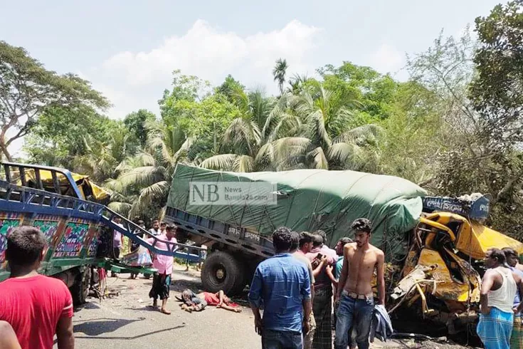 দুই ট্রাকের সংঘর্ষে নিহত ট্রাকচালক