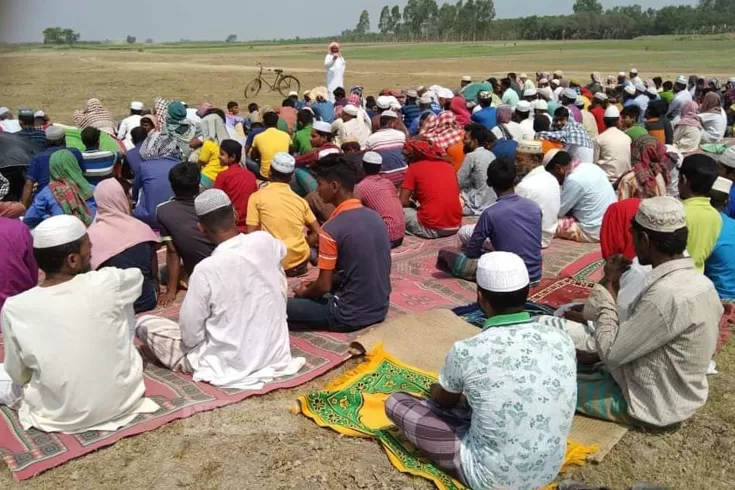 ফের মাঠে জড়ো হয়ে বৃষ্টি চেয়ে নামাজ