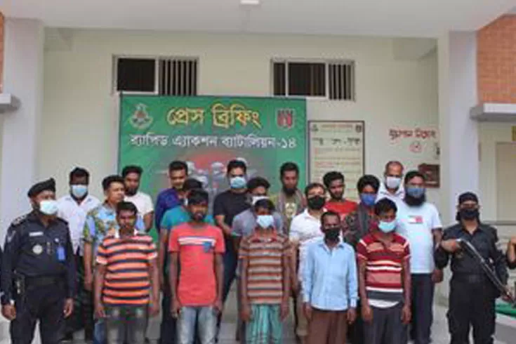 ছয়-ট্রাক-ভর্তি-ভারতীয়-পণ্যসহ-আটক-১৮