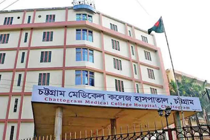 সমুদ্র-সৈকতে-মরদেহটি-কার
