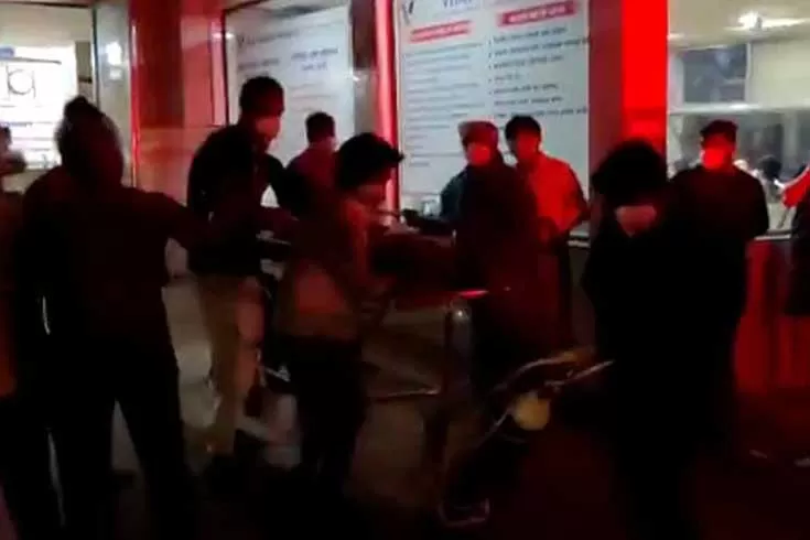 ভারতে-হাসপাতালে-আগুন-নিহত-১৩-করোনা-রোগী