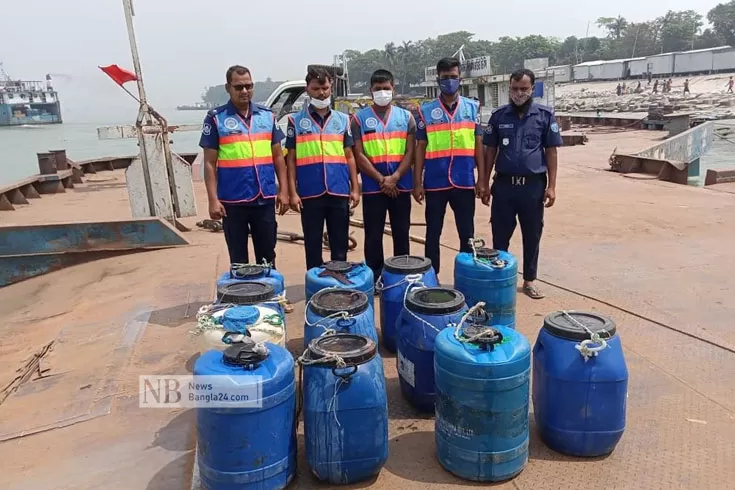 চাঁদপুরে-বাগদা-চিংড়ির-রেণুসহ-পাচারকারী-গ্রেপ্তার