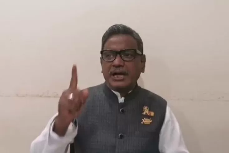 এটা-ওবায়দুল-কাদেরের-সংসার-কাদের-মির্জা - - 
