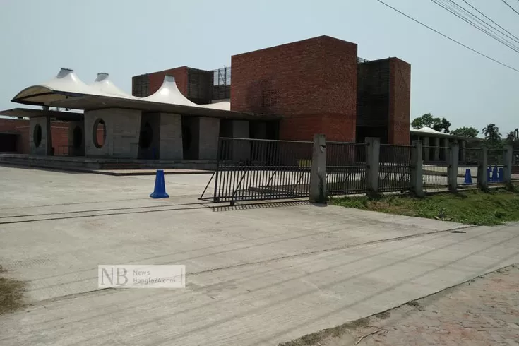 অত্যাধুনিক-ভিলেজ-মার্কেটে-ক্রেতার-দেখা-নেই