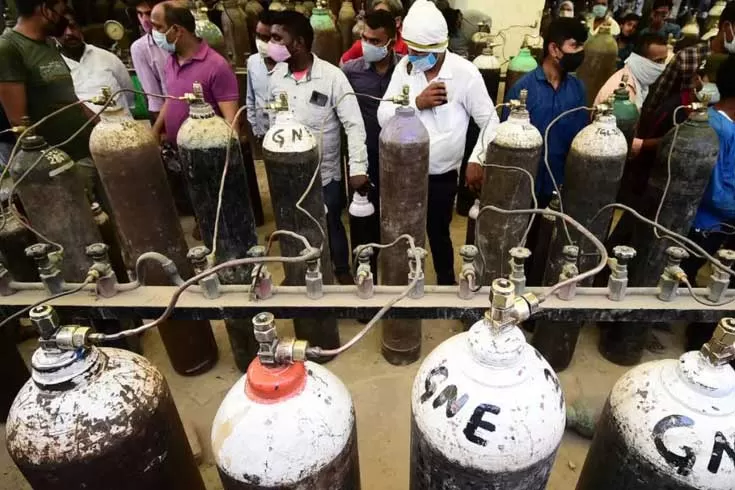 ভারতে-১০-গুণ-দামে-অক্সিজেন-সিলিন্ডার-বিক্রি