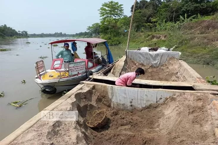 হালদায়-অভিযান-২টি-ইঞ্জিনচালিত-নৌকা-ধ্বংস 