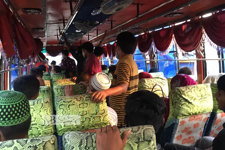 নামতে-শুরু-করেছে-বাসও-যাত্রীর-ভিড়