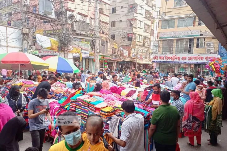 ঈদ বাজার: কোথাও ভিড়, কোথাও ক্রেতাশূন্য