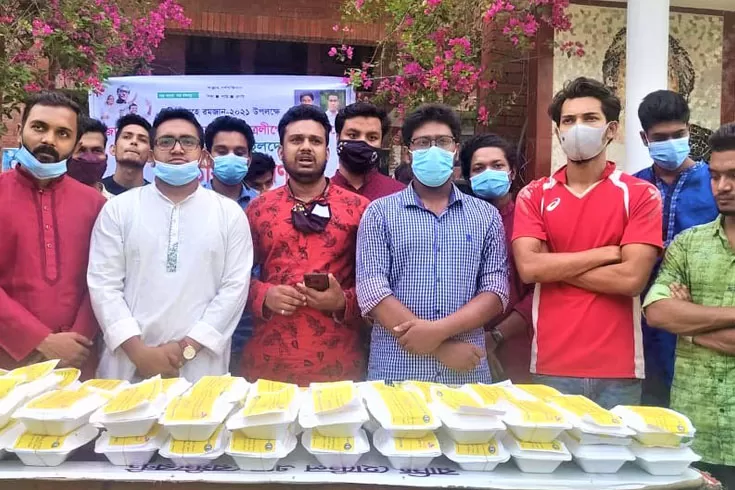 জাবিতে-ছাত্রলীগ-ও-ছাত্রদলের-ইফতার-বিতরণ