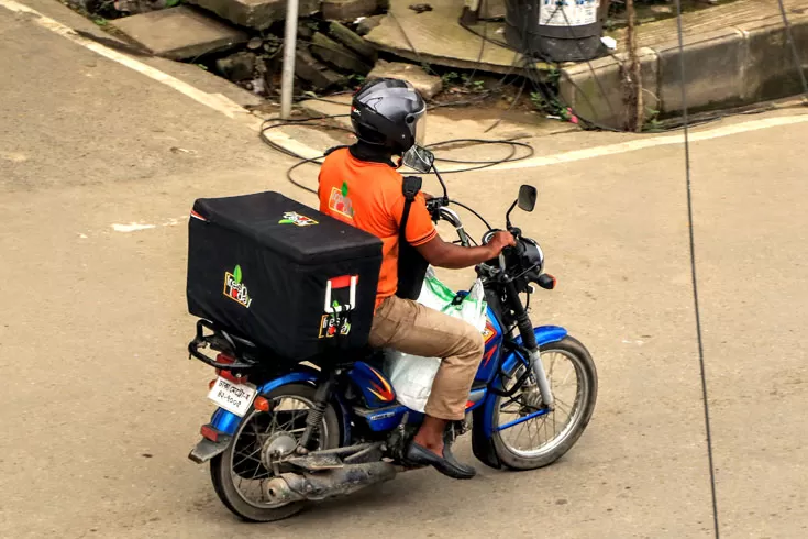 কুরিয়ারে-ক্যাশ-অন-ডেলিভারির-টাকা-সরাসরি-ব্যাংকে