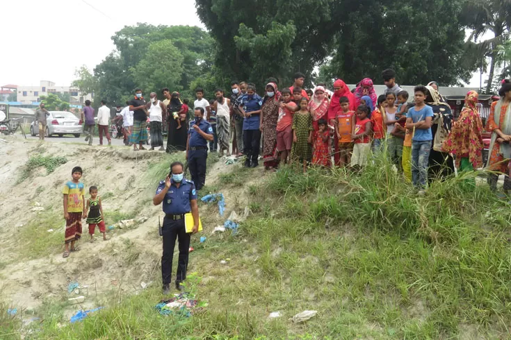 বাজারের ব্যাগে নিথর নবজাতক