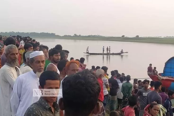 নৌকায়-বজ্রপাত-মাঝি-নিখোঁজ