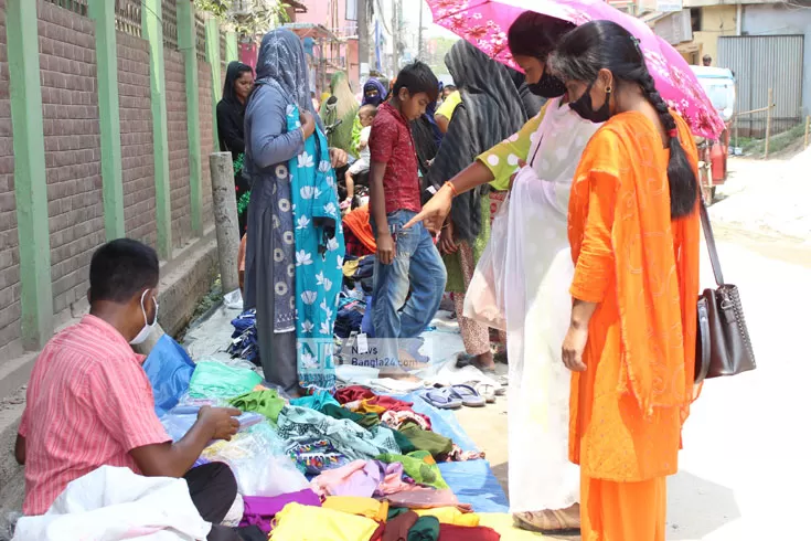 ফুটপাতে ঈদের কেনাকাটা