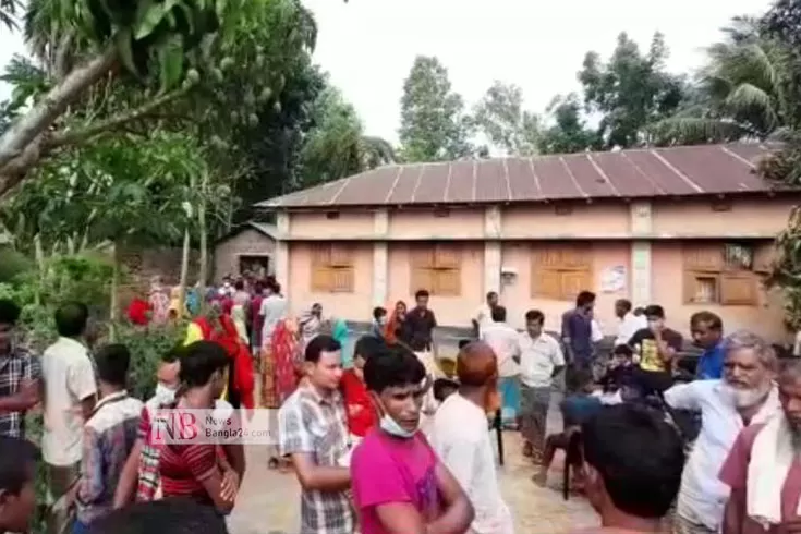 নিজ বারান্দায় দম্পতির রক্তাক্ত মরদেহ