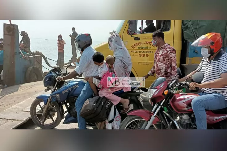 গাড়ির-জন্য-রাস্তায়-কষ্ট-ফেরির-জন্য-ঘাটে
