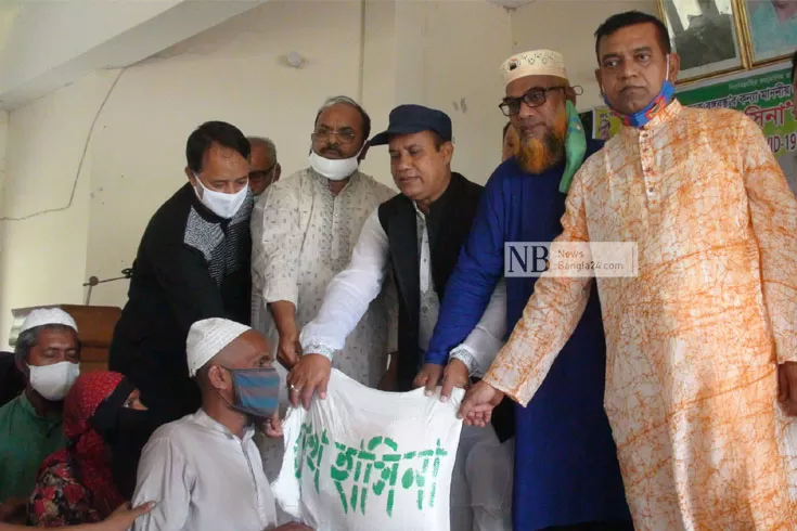 গোপালগঞ্জে-অসহায়রা-পেল-খাদ্য-ও-সুরক্ষাসামগ্রী