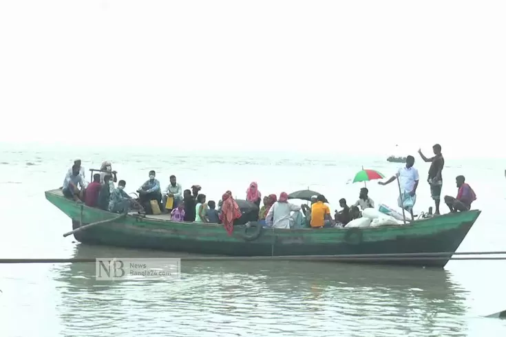 মেঘনার ডেঞ্জার জোনে যাত্রীবোঝাই স্পিডবোট-ট্রলার