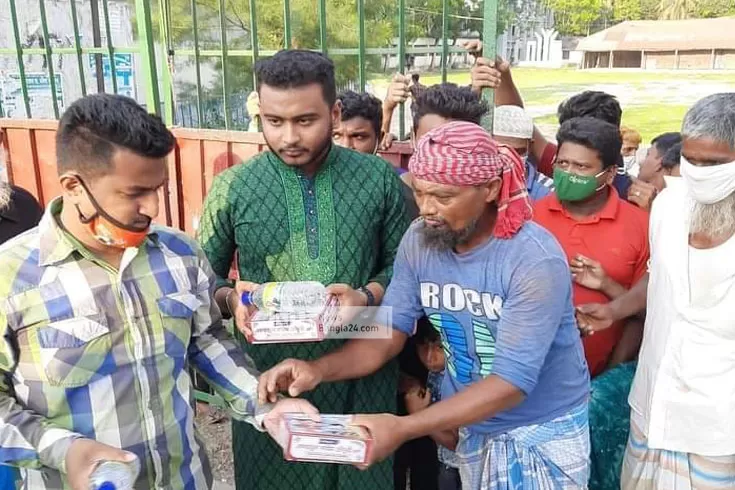 ইফতার সামগ্রী বিতরণ