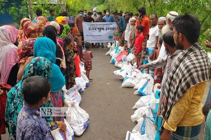 নদীপারের-অসহায়রা-পেল-নতুন-পোশাক-ও-খাদ্য