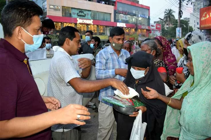 তিন শতাধিক অসহায়ের মুখে ঈদের হাসি