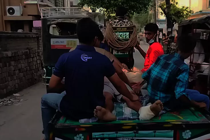 নাচানাচি-করার-সময়-গাড়ি-থেকে-পড়ে-যুবকের-মৃত্যু