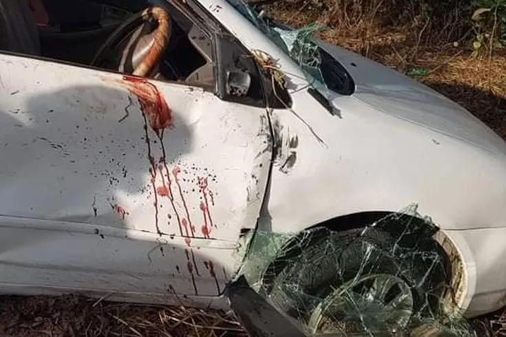 গাছে-প্রাইভেটকারের-ধাক্কা-প্রাণ-হারালেন-মা-ছেলে