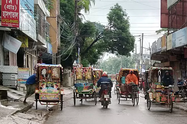 পেডের-জ্বালাই-মেঘের-মধ্যেও-রিকশা-চালাই