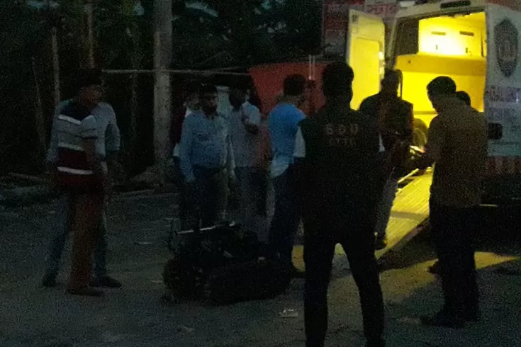  পুলিশ-বক্সের-কাছে-বোমা