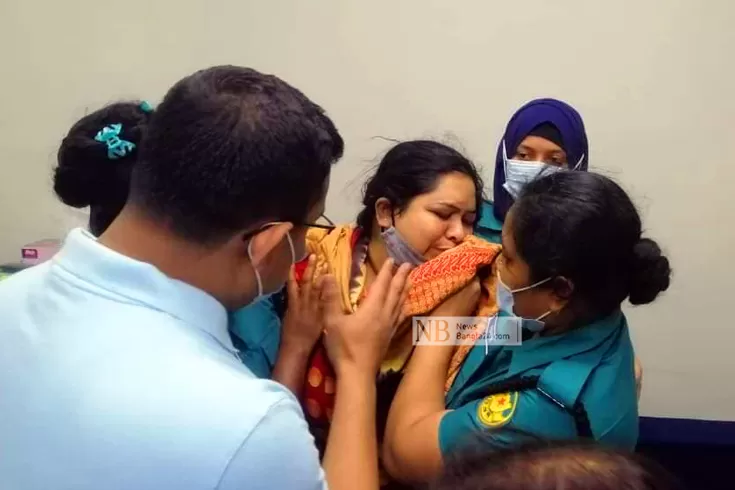 স্বাস্থ্যমন্ত্রীর-দাবি-ভ্যাকসিন-চুক্তির-নথি-সরাচ্ছিলেন-রোজিনা