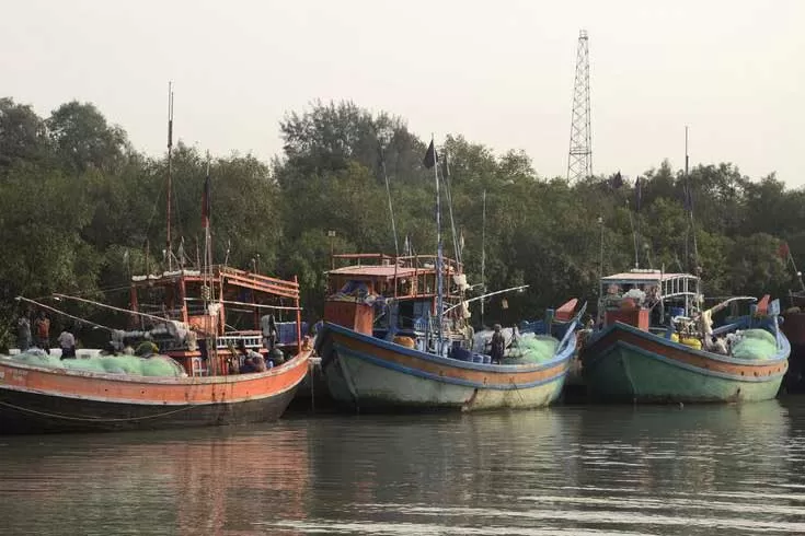 বৃহস্পতিবার থেকে সাগরে মাছ ধরা বন্ধ