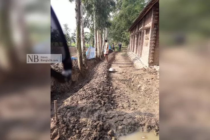 পুলিশের-চেষ্টায়-জলাবদ্ধতা-থেকে-মুক্তি-পেল-গ্রামবাসী