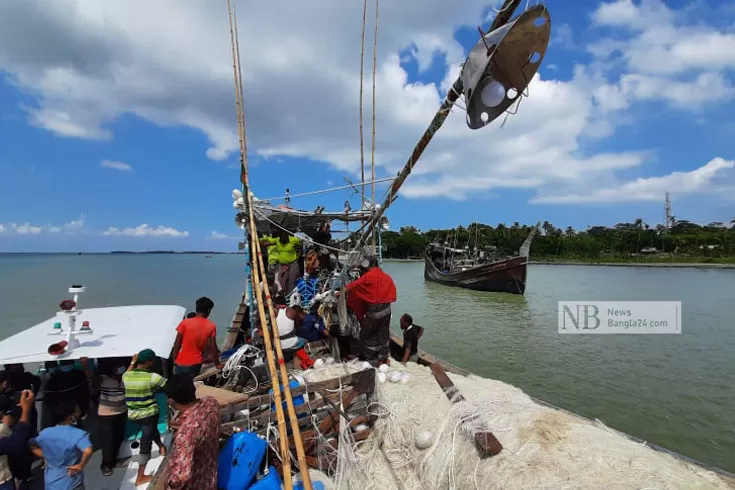 নিষেধাজ্ঞা-অমান্য-করায়-দুই-ফিসিং-বোট-জব্দ