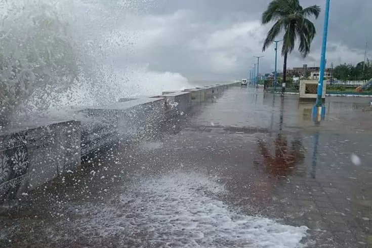 দুপুরে ওড়িশায় আঘাত হানবে ইয়াস