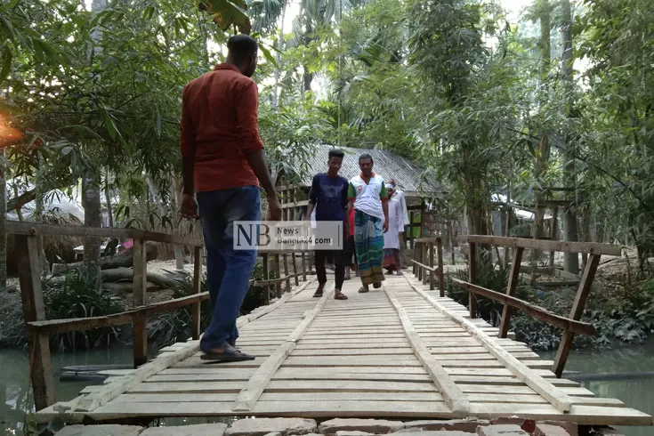 নিজের টাকায় পুল সংস্কার যুবলীগ নেতার