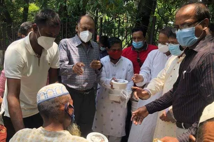 জিয়ার মৃত্যুবার্ষিকীতে দুস্থদের মাঝে খাবার বিতরণ